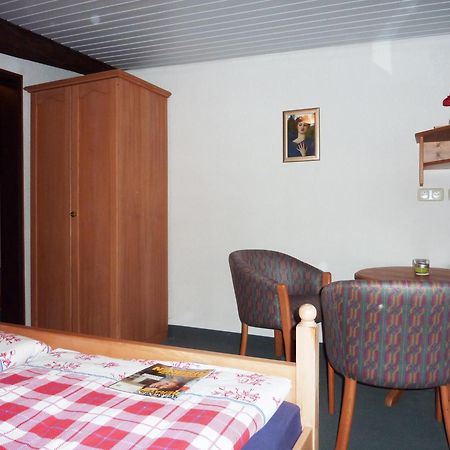 Hof Guttels Waldgasthof Ferienpension روتنبرغ ان در فل الغرفة الصورة